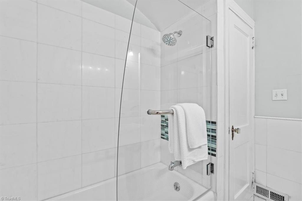 Greensboro, North Carolina 27408, United States, 3 Bedrooms Bedrooms, ,2 BathroomsBathrooms,Residential,Pending,167824