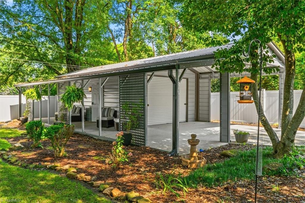 Greensboro, North Carolina 27408, United States, 3 Bedrooms Bedrooms, ,2 BathroomsBathrooms,Residential,Pending,167824