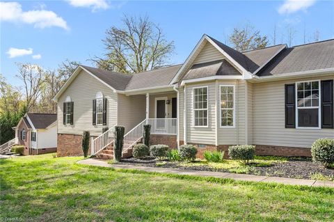 Homes For Sale - 2506 Megan Drive<br/> Ramseur, NC 27316