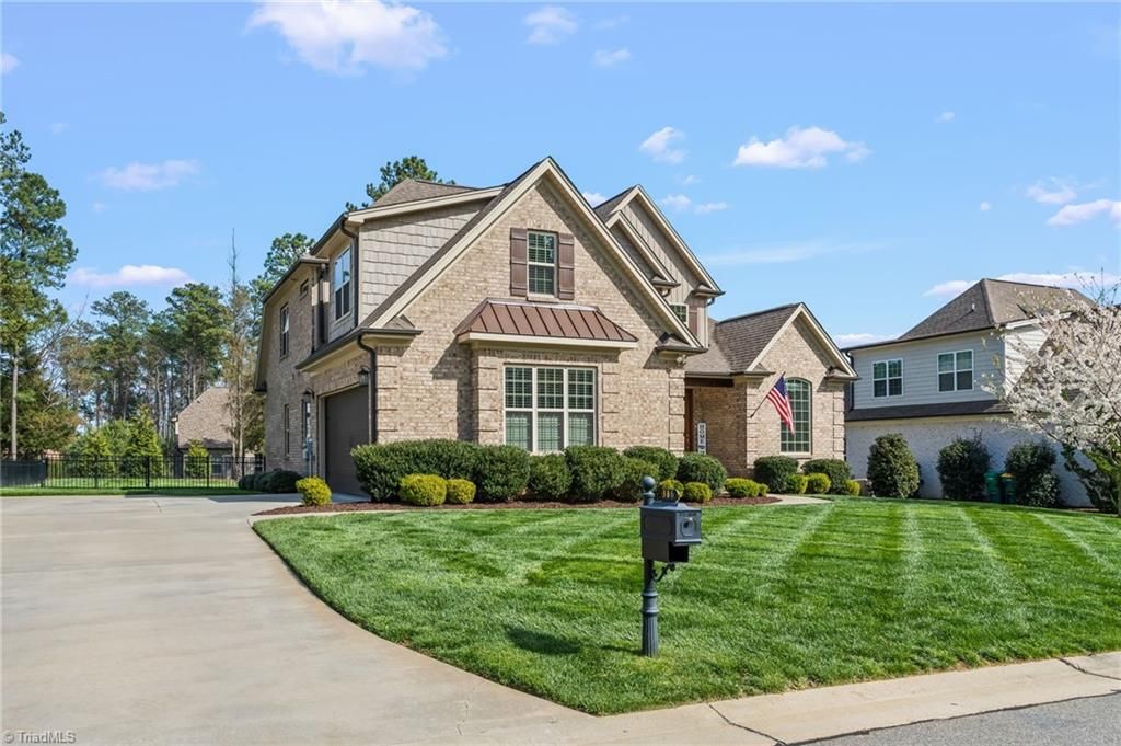 Photo of 386 wentworth Drive, Winston-Salem, NC 27107 (MLS # 1214085)