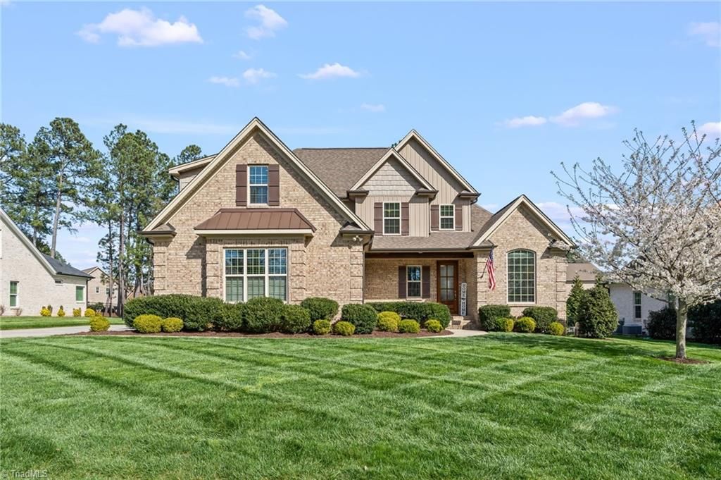 Photo of 386 wentworth Drive, Winston-Salem, NC 27107 (MLS # 1214085)