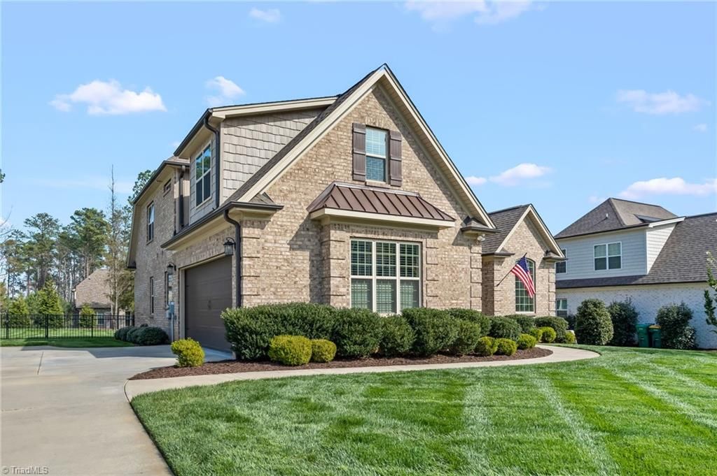 Photo of 386 wentworth Drive, Winston-Salem, NC 27107 (MLS # 1214085)