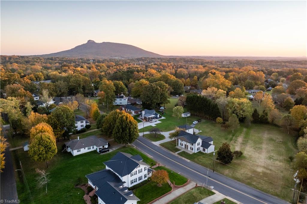 524 W Main Street, Pilot Mountain, North Carolina image 8