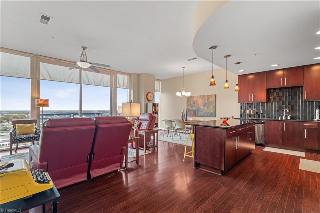 201 N Elm Street 1207