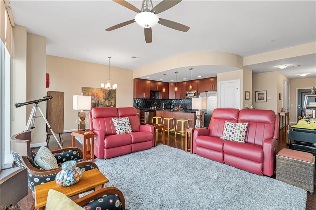 201 N Elm Street 1207