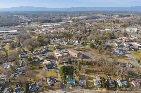 A home in Mount Airy