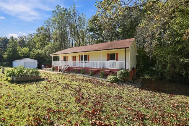 2653 Old Thomasville Road, photo 2 of 41