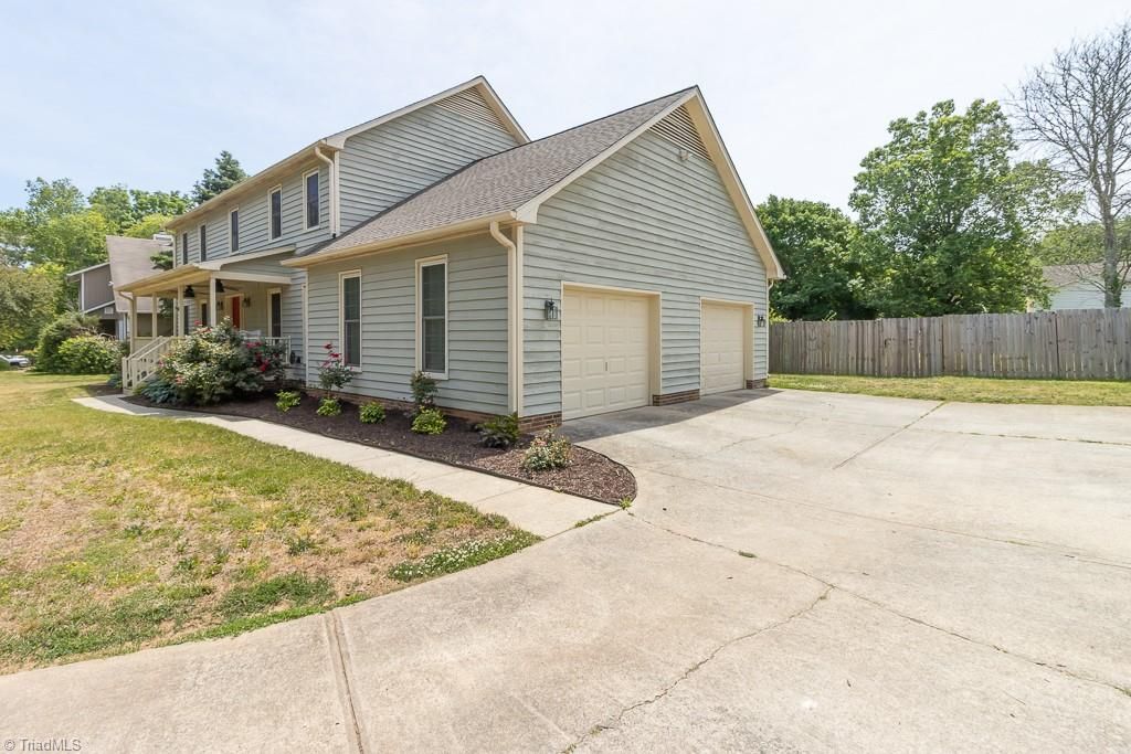 Photo of 5405 Pondfield Drive, Greensboro, NC 27410 (MLS # 1218567)