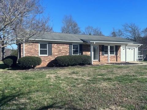 Homes For Sale - 313 Benbow Drive<br/> East Bend, NC 27018