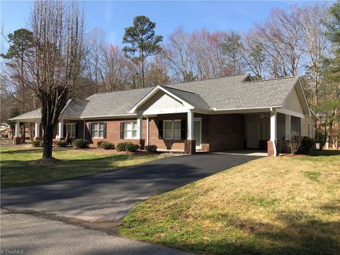Condo For Sale - 1711 Inglebrook Trail<br/> Surry County, Mount Airy, NC 27030