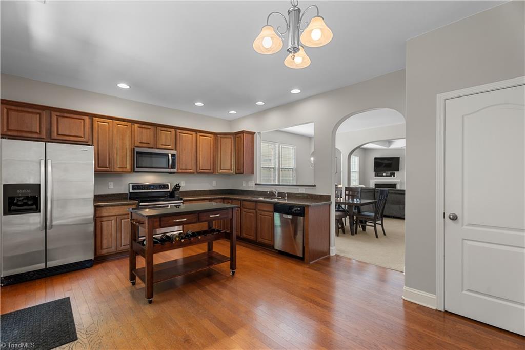 Winston-Salem, North Carolina 27106, United States, 3 Bedrooms Bedrooms, ,2 BathroomsBathrooms,Residential,Pending,126714