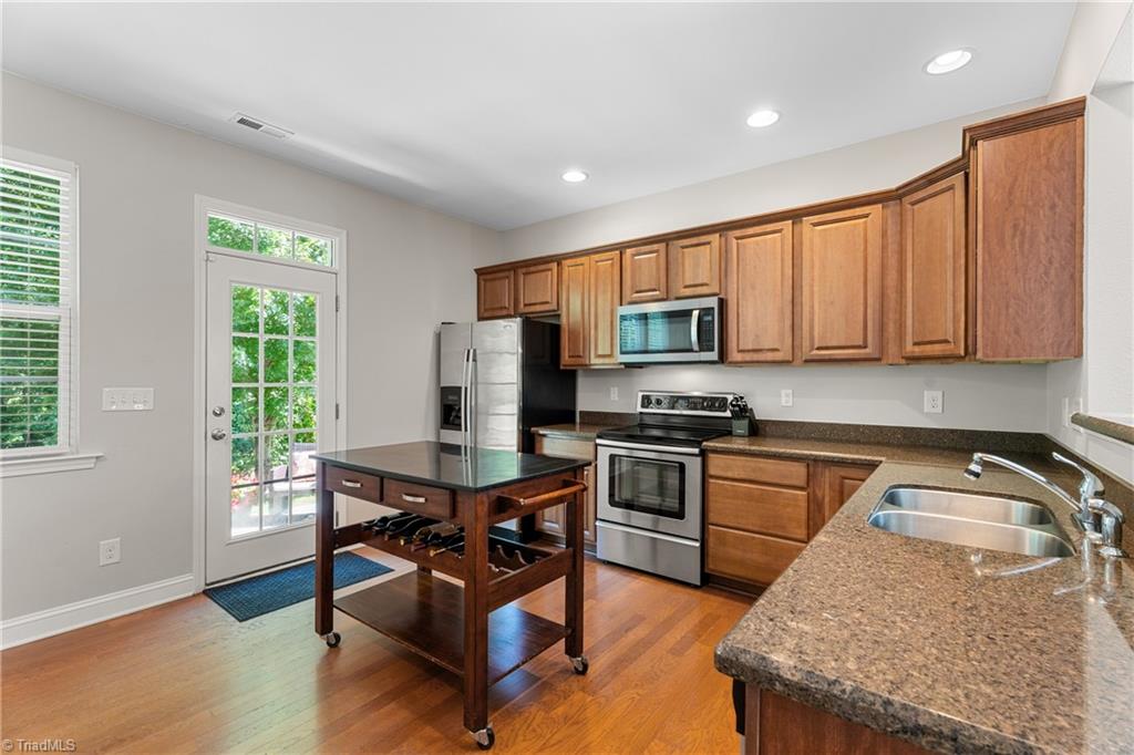 Winston-Salem, North Carolina 27106, United States, 3 Bedrooms Bedrooms, ,2 BathroomsBathrooms,Residential,Pending,126714