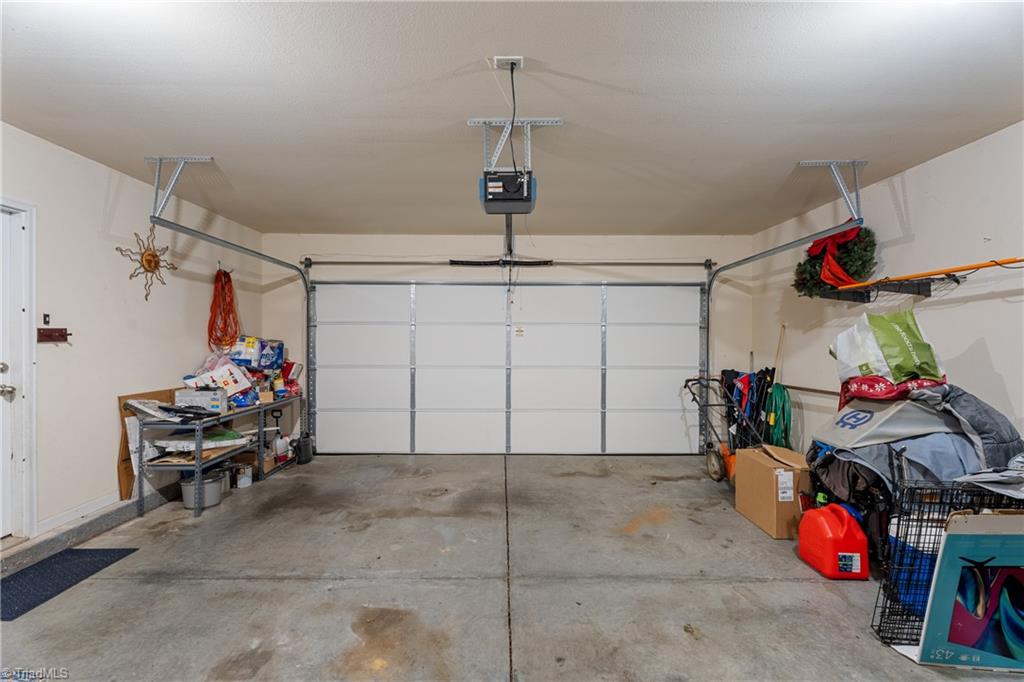 Winston-Salem, North Carolina 27106, United States, 3 Bedrooms Bedrooms, ,2 BathroomsBathrooms,Residential,Pending,126714