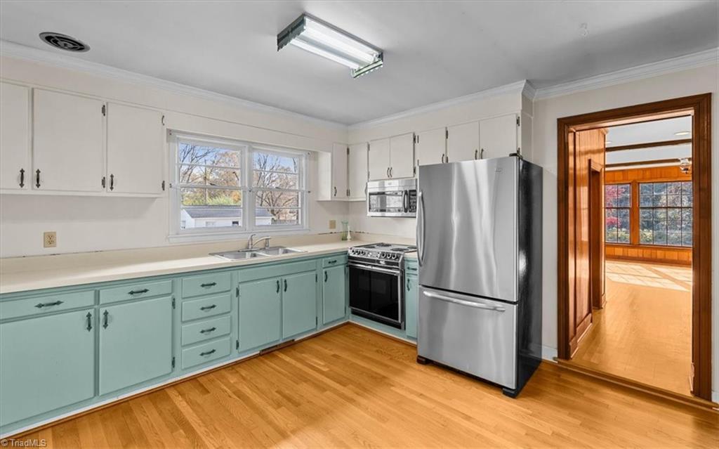 Greensboro, North Carolina 27408, United States, 3 Bedrooms Bedrooms, ,2 BathroomsBathrooms,Residential,Active,248098