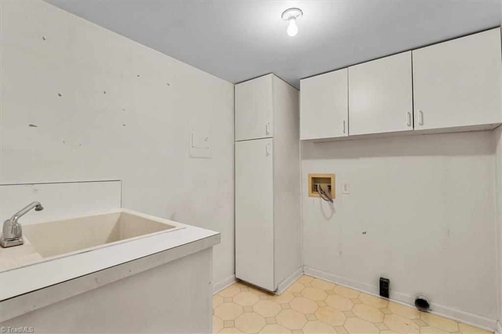 Greensboro, North Carolina 27408, United States, 3 Bedrooms Bedrooms, ,2 BathroomsBathrooms,Residential,Active,248098