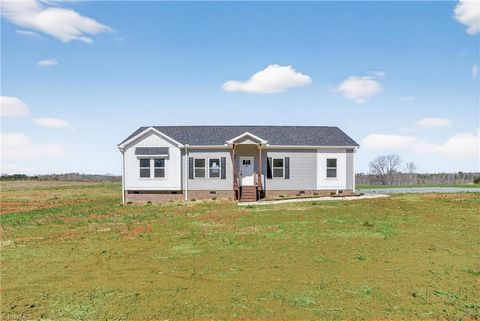 Homes For Sale - 1485 Thayer Road<br/> Randolph County, Trinity, NC 27370