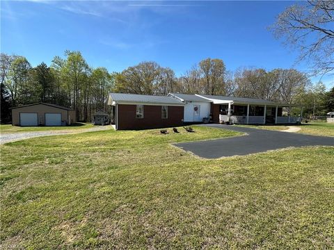 Homes For Sale - 281 Spencer Meadow Road<br/> Asheboro, NC 27205