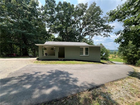 Homes For Sale - 363 Sowers Road<br/> Davidson County, Linwood, NC 27299