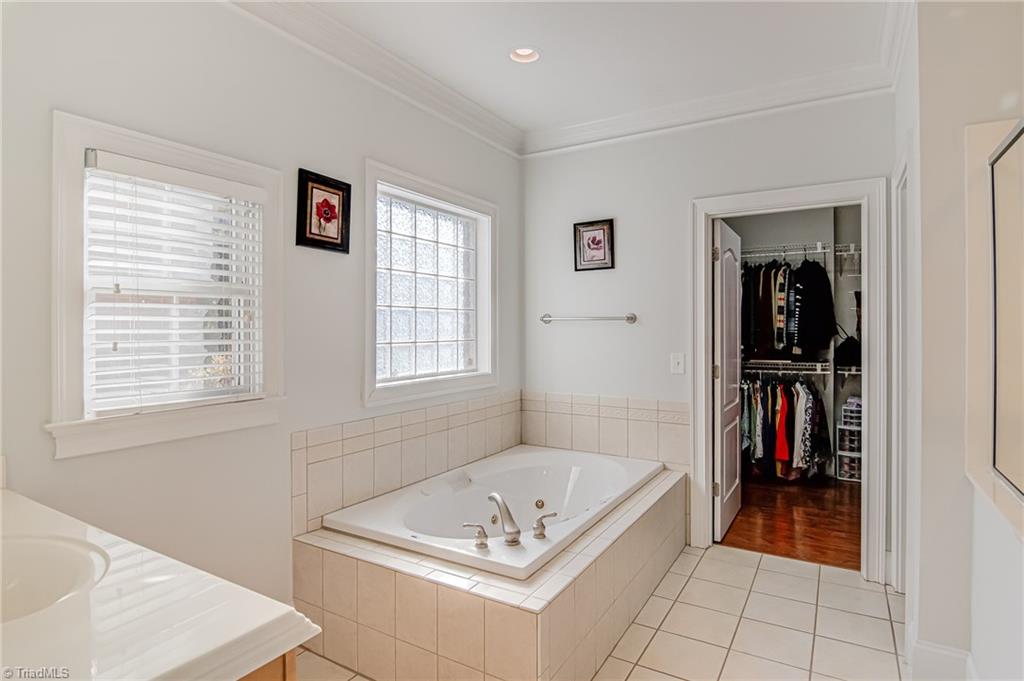 Winston-Salem, North Carolina 27104, United States, 3 Bedrooms Bedrooms, ,3 BathroomsBathrooms,Residential,Active,243730