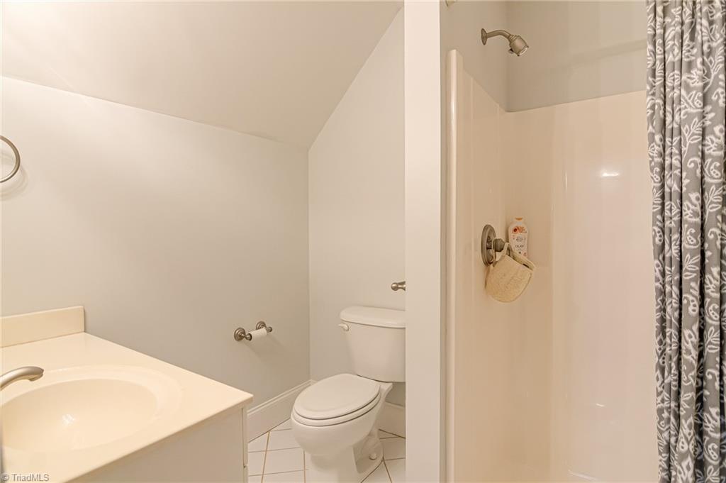 Winston-Salem, North Carolina 27104, United States, 3 Bedrooms Bedrooms, ,3 BathroomsBathrooms,Residential,Active,243730