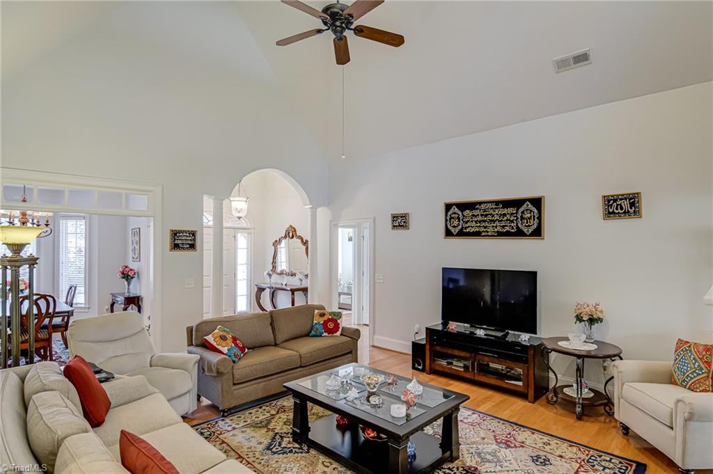 Winston-Salem, North Carolina 27104, United States, 3 Bedrooms Bedrooms, ,3 BathroomsBathrooms,Residential,Active,243730