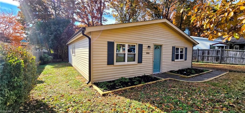 Photo of 305 Spicewood Drive, Greensboro, NC 27405 (MLS # 1210513)