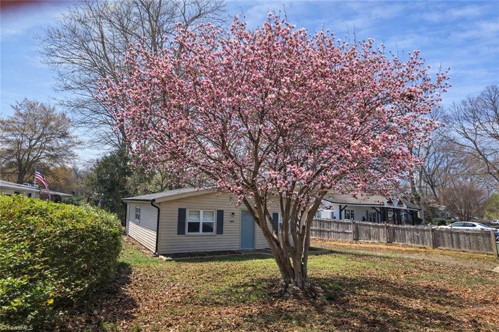 Photo of 305 Spicewood Drive, Greensboro, NC 27405 (MLS # 1210513)