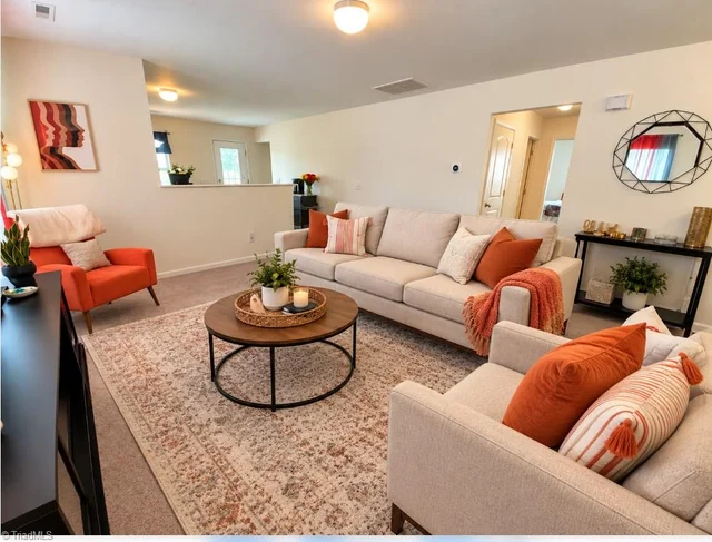 1089 Bitting Hall Circle, photo 2 of 17
