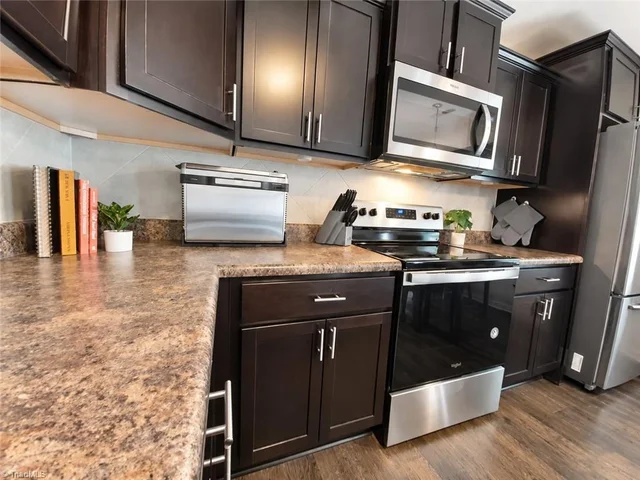 1089 Bitting Hall Circle, photo 5 of 17