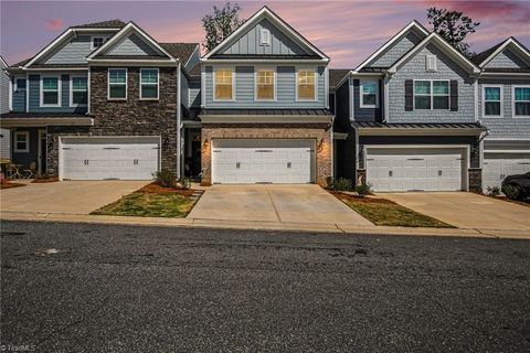 Townhouse For Sale - 5004 Moonlight Ridge Drive<br/> Greensboro, NC 27455