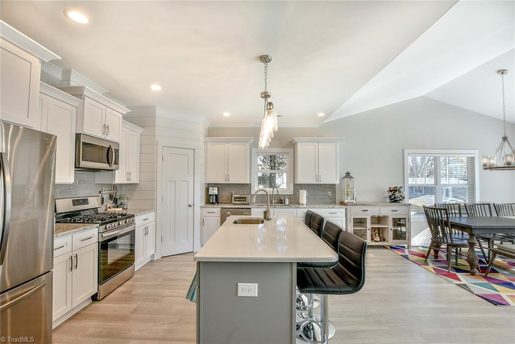 Photo 5 of 19 of 341 N Peace Haven Road house