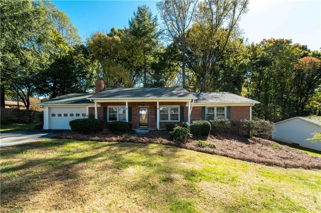 4520 Ole Log Lane, photo 3 of 30