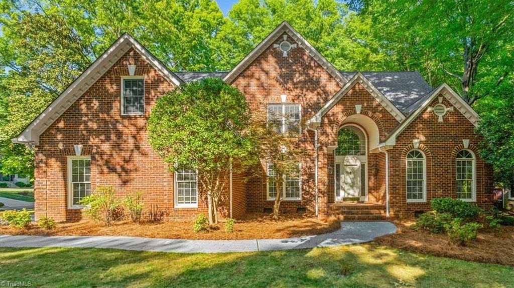 Photo of 10 Elm Grove Way, Greensboro, NC 27405 (MLS # 1217830)