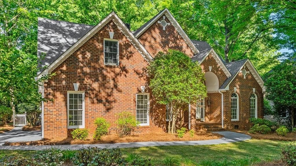 Photo of 10 Elm Grove Way, Greensboro, NC 27405 (MLS # 1217830)