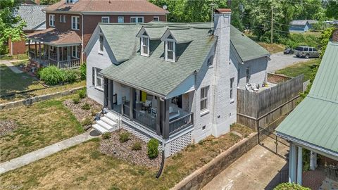 Homes For Sale - 704 6th Street<br/> North Wilkesboro, NC 28659