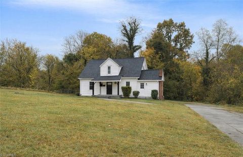 Homes For Sale - 301 Brown Street<br/> Thomasville, NC 27360