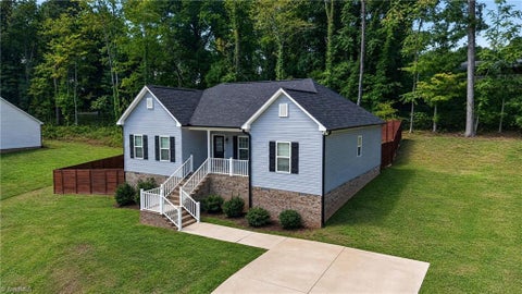Homes For Sale - 1566 Brookdale Drive<br/> Asheboro, NC 27205