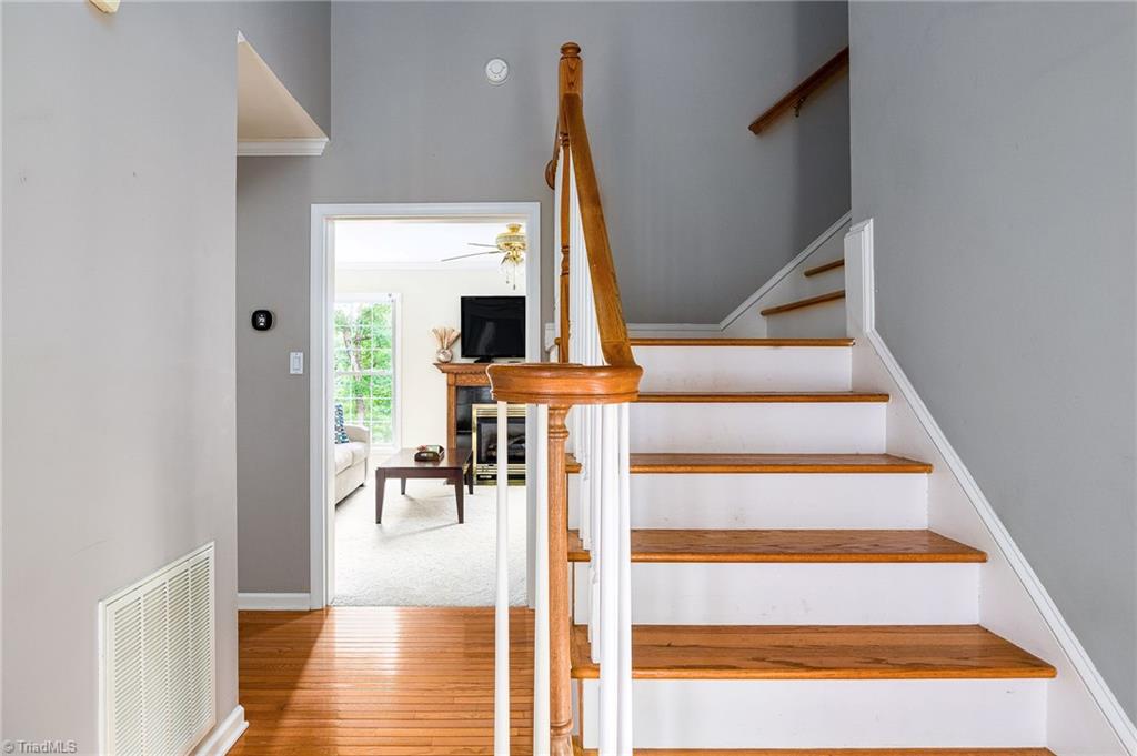 1117 Fairway Drive, Yadkinville, North Carolina image 2