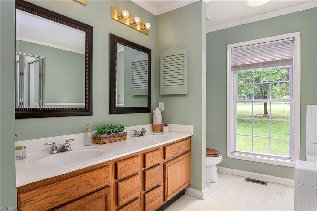 1117 Fairway Drive, Yadkinville, North Carolina image 13
