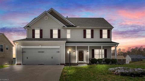 Homes For Sale - 1869 Planters Walk Drive<br/> Davidson County, Thomasville, NC 27360