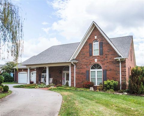 Homes For Sale - 148 Magnolia Drive<br/> North Wilkesboro, NC 28659