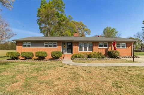 Homes For Sale - 603 Shamrock Road<br/> Guilford County, High Point, NC 27265