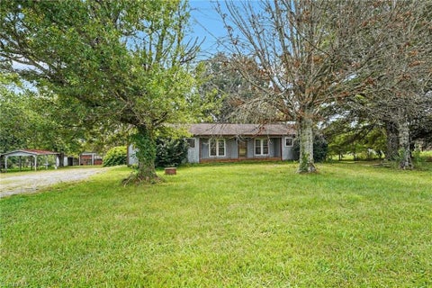 Homes For Sale - 4563 Nc Highway 268 Hwy<br/> Pilot Mountain, NC 27401