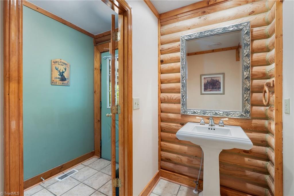 2404 Hunters Ridge Drive, Pleasant Garden, North Carolina image 17