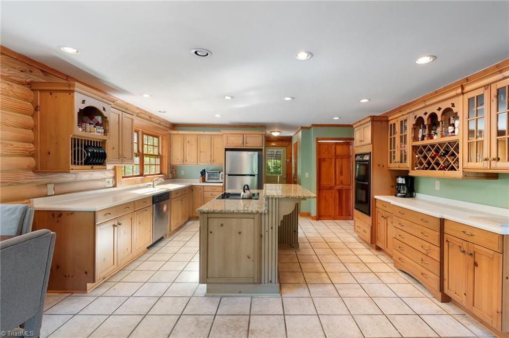 2404 Hunters Ridge Drive, Pleasant Garden, North Carolina image 12