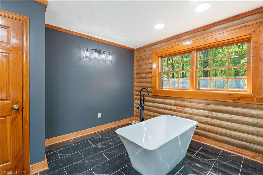 2404 Hunters Ridge Drive, Pleasant Garden, North Carolina image 28