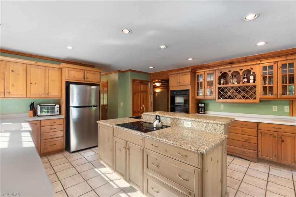 2404 Hunters Ridge Drive, Pleasant Garden, North Carolina image 13
