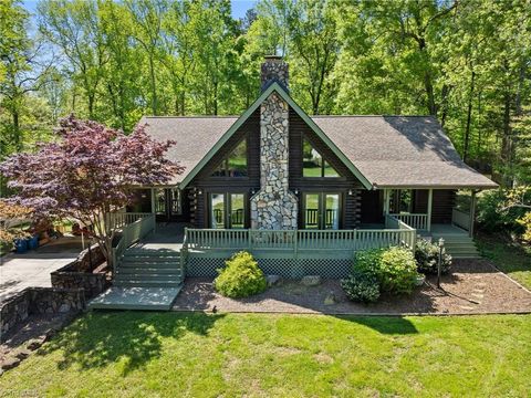 Homes For Sale - 2404 Hunters Ridge Drive<br/> Pleasant Garden, NC 27313