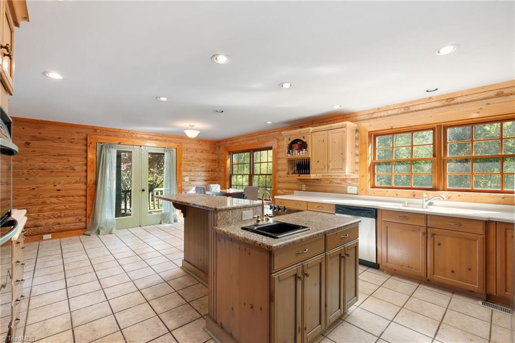 2404 Hunters Ridge Drive, Pleasant Garden, North Carolina image 14