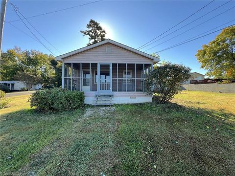 Homes For Sale - 155 Beach Road<br/> Lexington, NC 27292